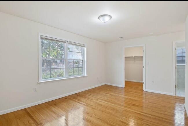 Building Photo - 31-33 CHESTER Ave