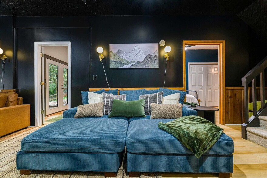 Building Photo - 2420 Hopkins Dr