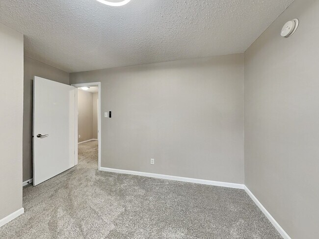 Building Photo - 8147 Retreat Ln