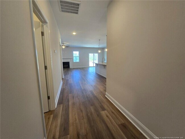 Building Photo - 111 Pine Needle Dr