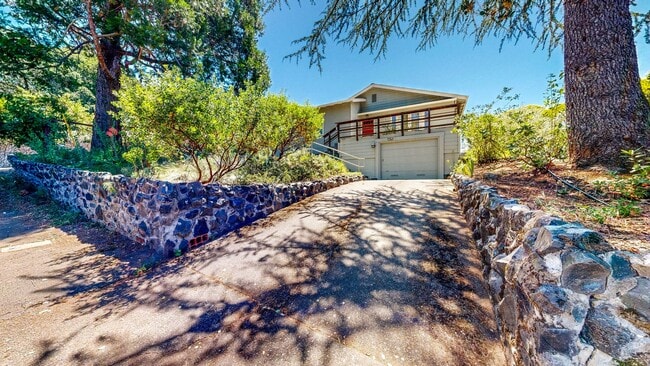 Building Photo - Beautiful Two Bedroom One Bath Close to Spring Lake & Annadel State Park