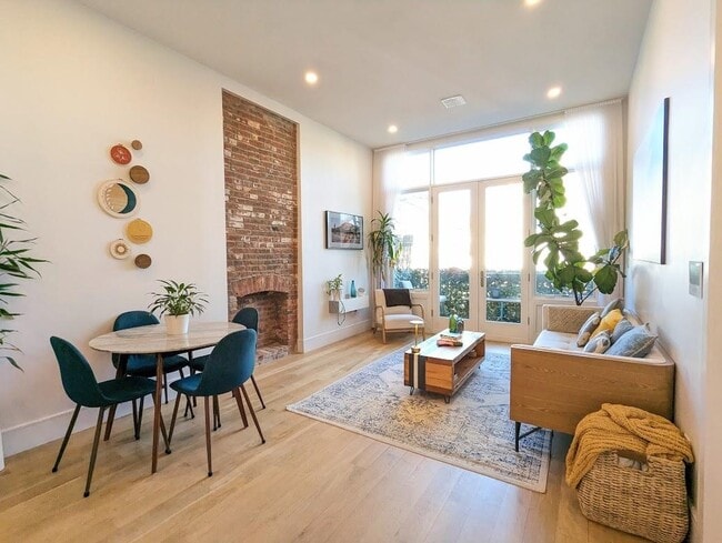 Building Photo - 33 Waverly St