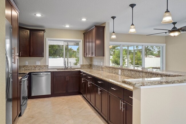 Building Photo - Perfect West Bradenton Location - 2 bedroom / 2 bathroom Home