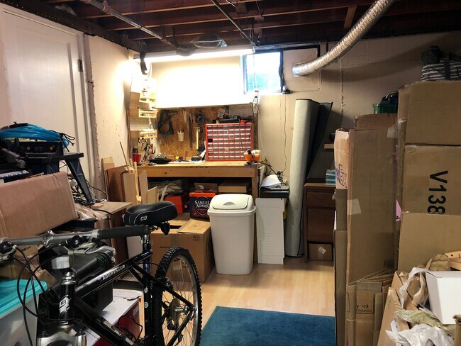 Building Photo - 112 Rowe St