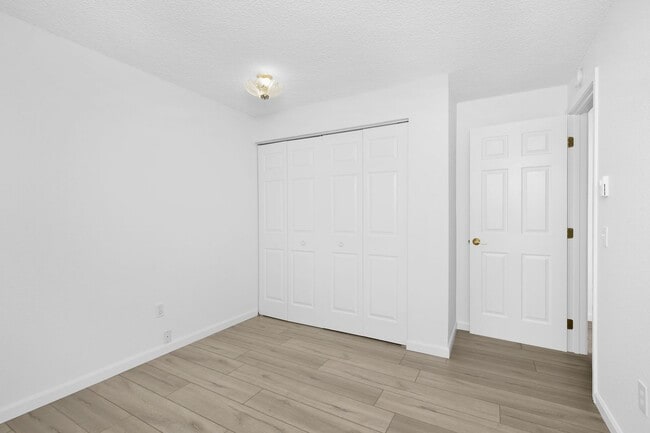 Building Photo - Privacy without the yard work - 3 Bedroom South Seattle Townhouse (Secure before the new year!)