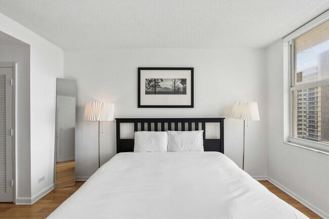Building Photo - 5599 Collins Ave