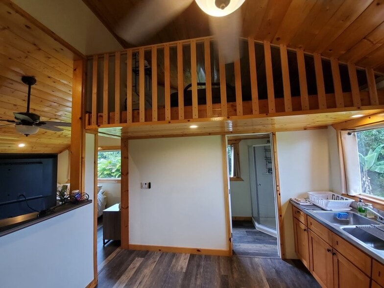 Building Photo - 995 Ainalako Rd