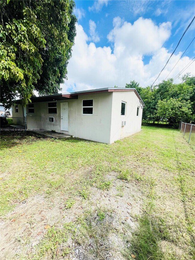 Building Photo - 26627 SW 139th Ave