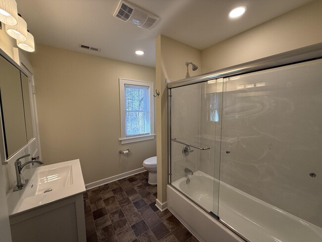 Building Photo - 324 E Main St