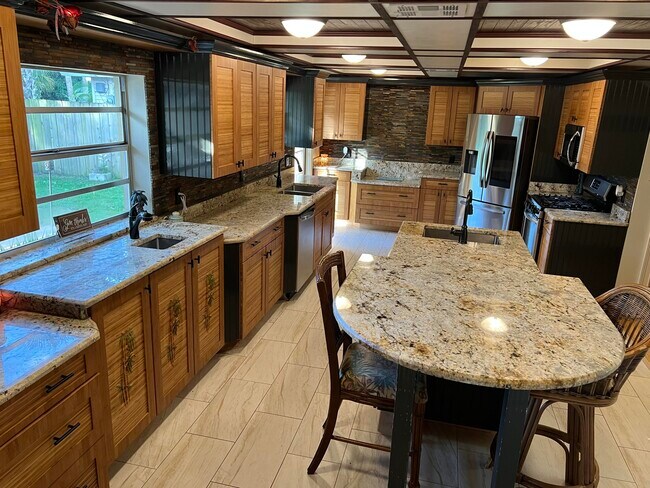 Building Photo - 1207 Australian Ave