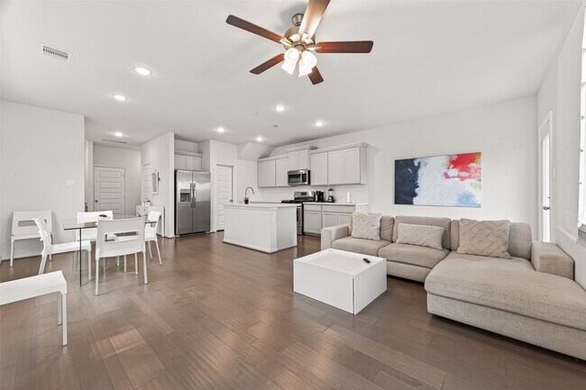 Building Photo - 27926 Western Crk Ct