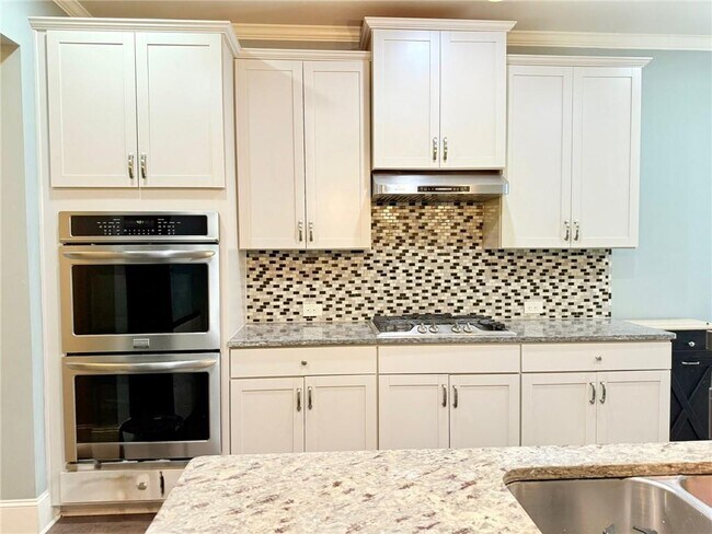 Building Photo - 4230 Miramount Overlook