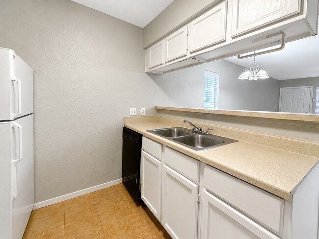 Building Photo - NICE 1 BR CONDO IN DESIRED GATED COMMUNITY*EASY ACCESS TO I35, 410, AND SHOPPING*APPLIANCES INCLU...