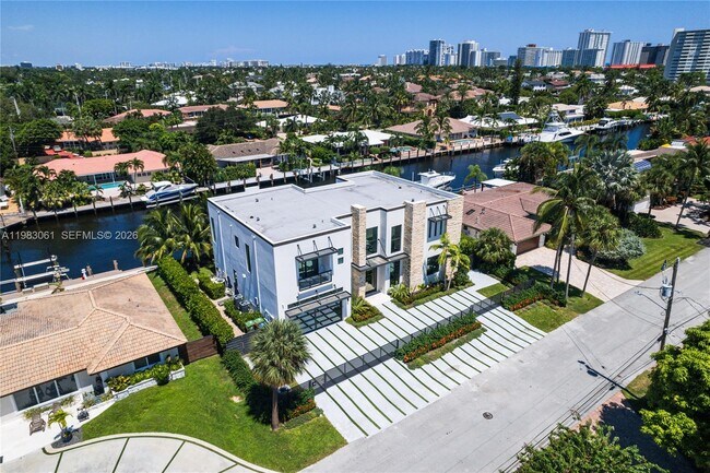 Building Photo - 2817 NE 35th St