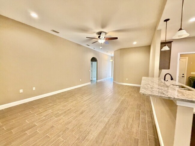 Building Photo - 131 Fetting Ave