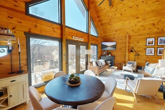 Building Photo - 82 Tuckaway Ridge