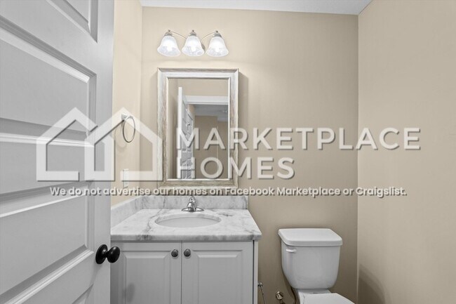 Building Photo - 712 Chatsworth Wy