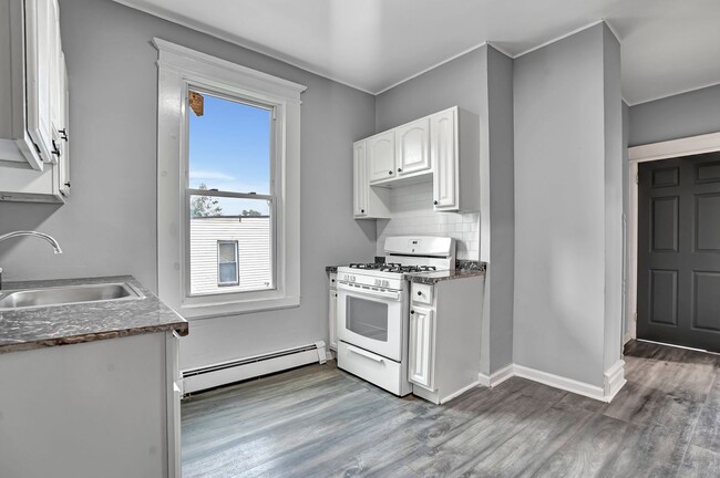 Building Photo - 49 Tichenor Terrace