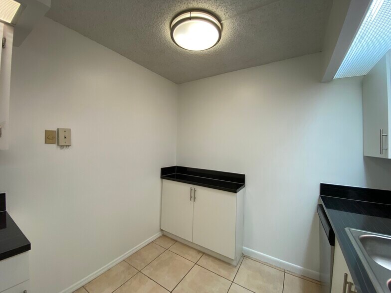 Building Photo - 2629 SE 19th Ct