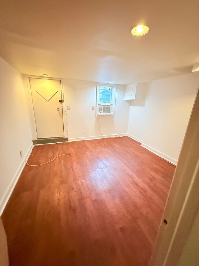 Building Photo - 4BR / 2BA Home – Charles Village – $2,600/mo