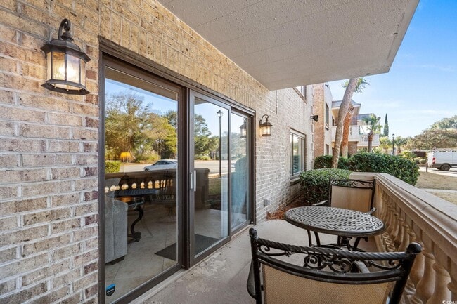 Building Photo - 10100 Lakeshore Dr