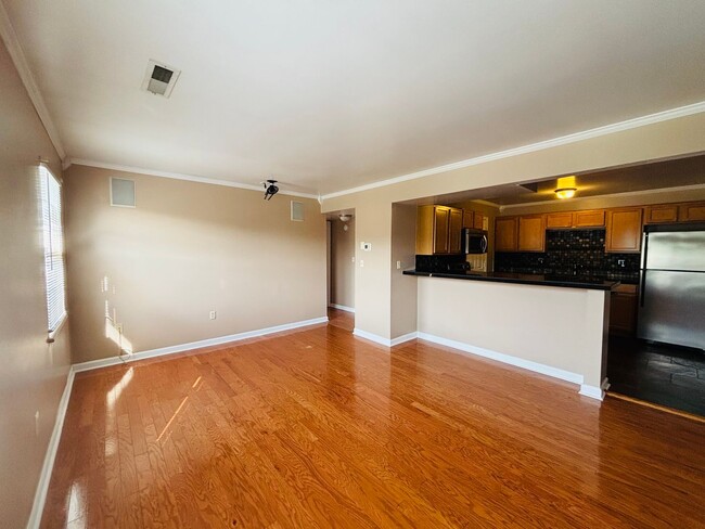 Building Photo - 307 Loudon Rd