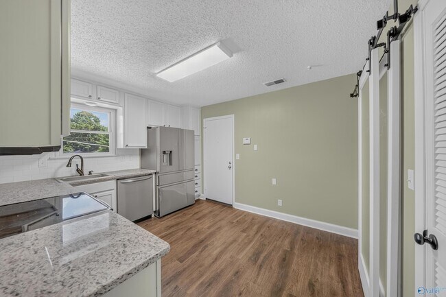 Building Photo - 1208 SE Willowbrook Dr