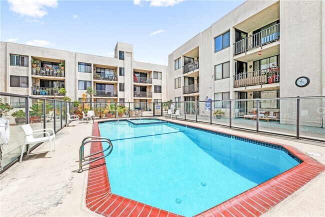 Pool and Spa Area - 1140 E Ocean Blvd