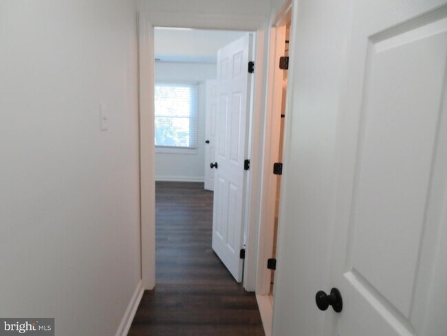 Building Photo - 7895 Pavilion Dr