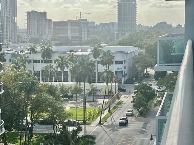 Building Photo - 1800 N Bayshore Dr