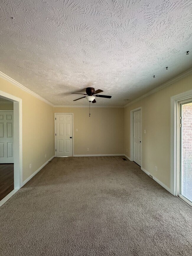 Building Photo - 5961 Chinas Ct