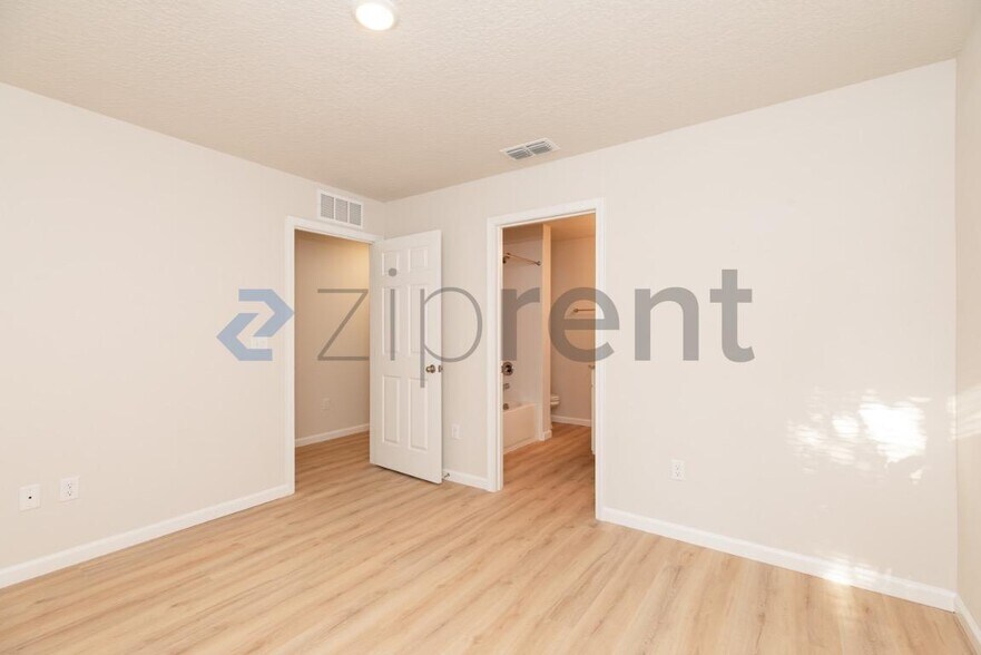 Building Photo - Unit
