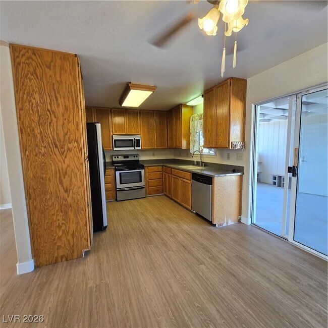 Building Photo - 630 E Simkins Rd