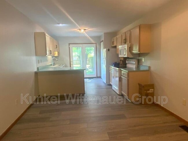 Building Photo - 111 Twin Oaks Dr