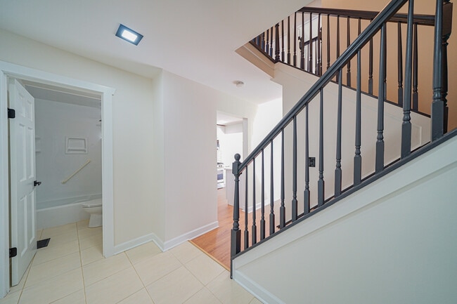 Building Photo - 621 Breakers Point