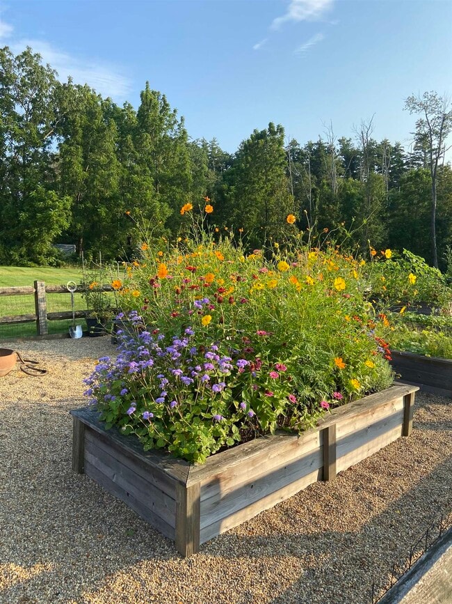 Building Photo - 26 N Main St