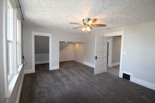 Building Photo - 1306 E Montgomery Ave