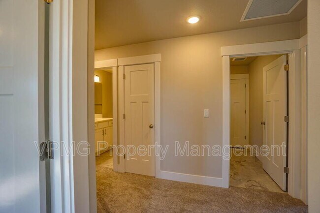Building Photo - 2331 E Otter Lp