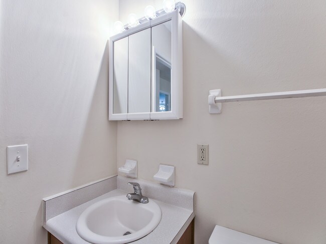 Building Photo - 2308 Vincent Dr