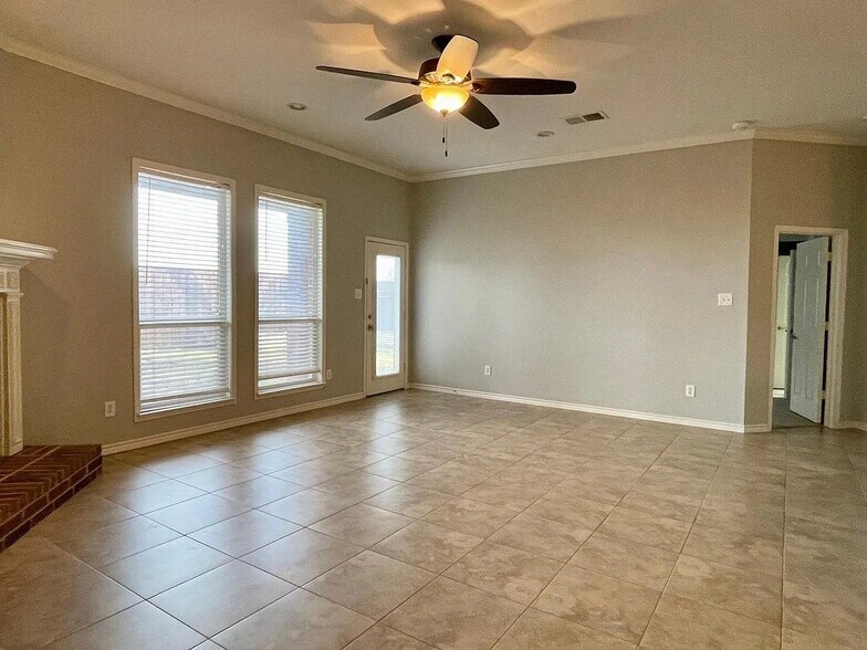 Building Photo - 5330 Golfside Dr
