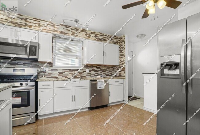 Building Photo - 524 E 89th Pl