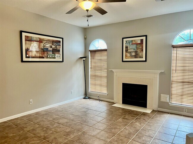 Building Photo - 11302 Meadowchase Dr