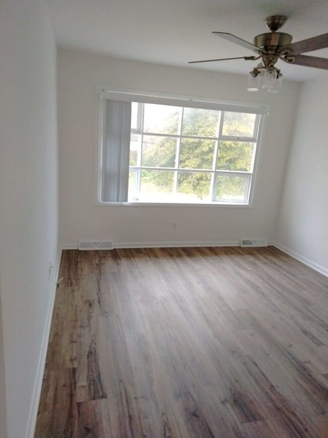 Building Photo - 306 Fulling Mill Rd