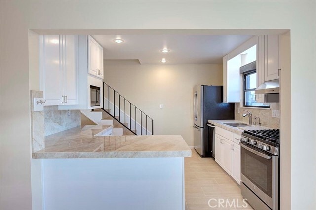 Building Photo - 6800 W Oceanfront