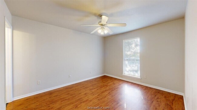 Building Photo - 1513 Hollow Hill Dr