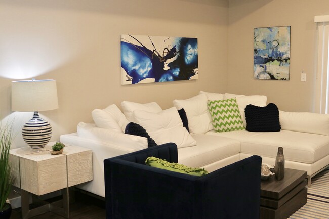 Building Photo - 556 E 250 N