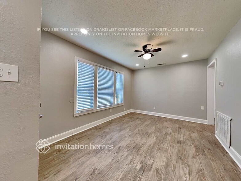 Building Photo - 4824 Lyndon Dr