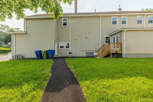 Building Photo - 121 Hillview Ave
