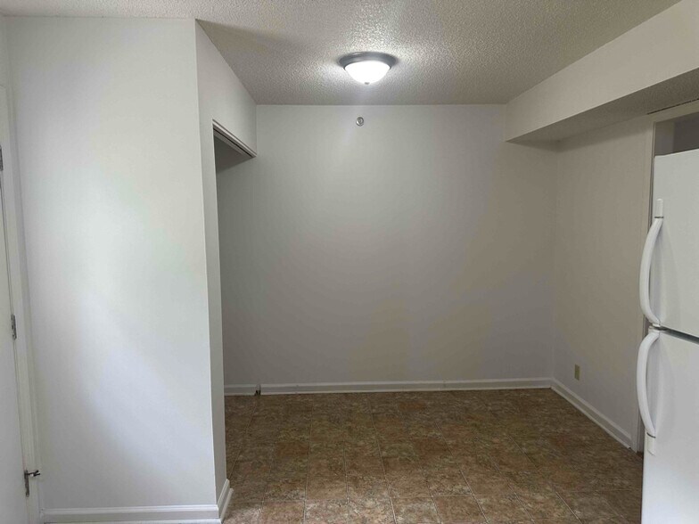 Building Photo - 525 Sulphur Spring Rd