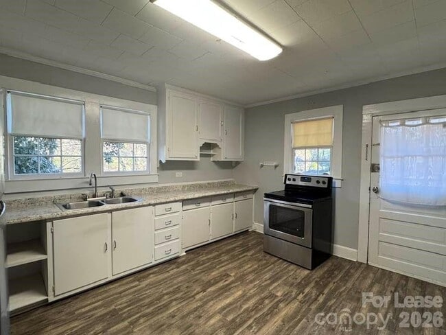 Building Photo - 70 Crowell Dr NW